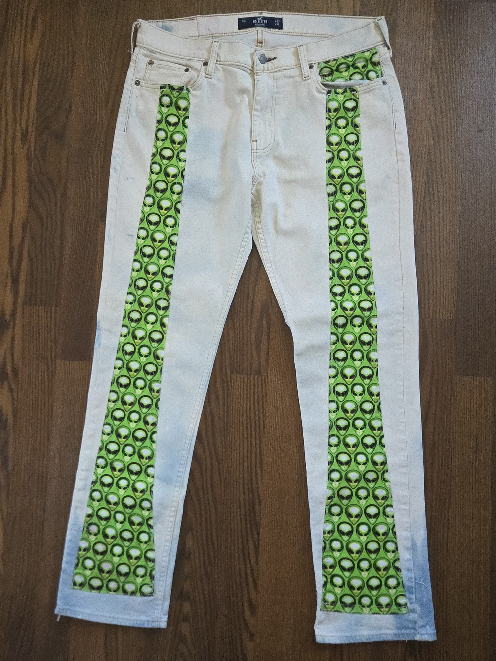 ALIENS IN THE SKY JEANS bleached denim with alien material design - 34 x 31.5